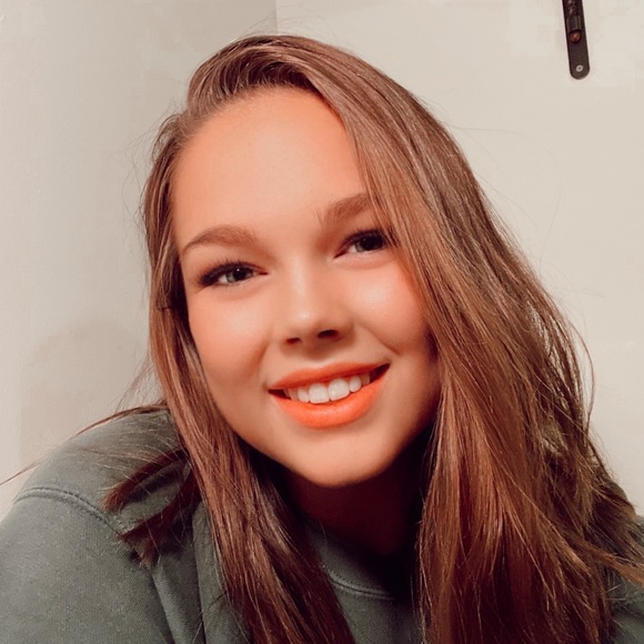 Meet your Posher, Camille - Picture 1 of 1